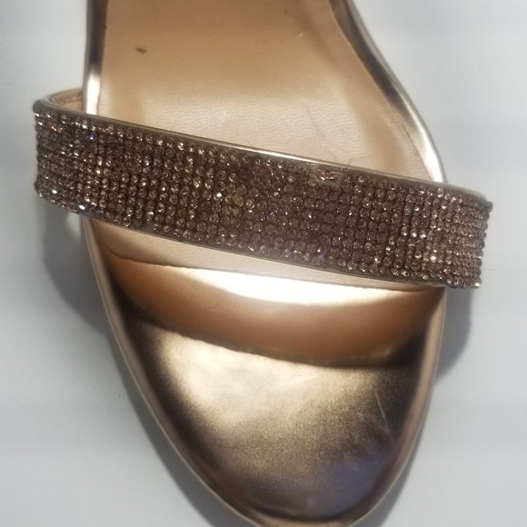 Madden Girl is ready for her closeup - Size 11 - Picture 2 of 11